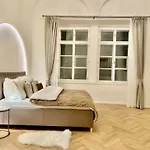 Exclusive Apartment In Praga